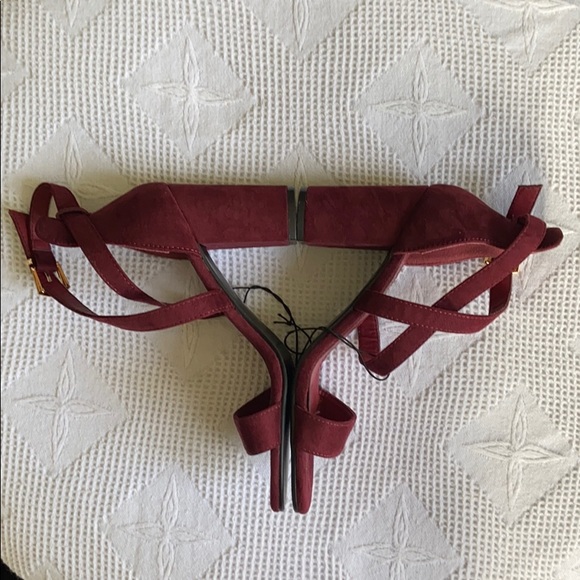 ❤️🆕REVAMPED VELVET BLOCK HEELS 👠 ❤️ - Picture 7 of 8